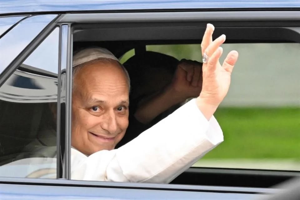 EL PAPA LEÓN XIV VUELVE AL VATICANO CINCO DÍAS DESPUÉS DE SU OPERACIÓN Y SALUDA A LOS FIELES: “ESTOY MEJOR, GRACIAS”