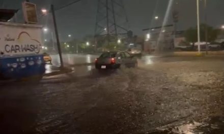 LLUVIAS EVIDENCIAN DE NUEVO LAS CARENCIAS DE LA INFRAESTRUCTURA URBANA CON OCHO PERSONAS RESCATADAS Y 52 VEHÍCULOS VARADOS