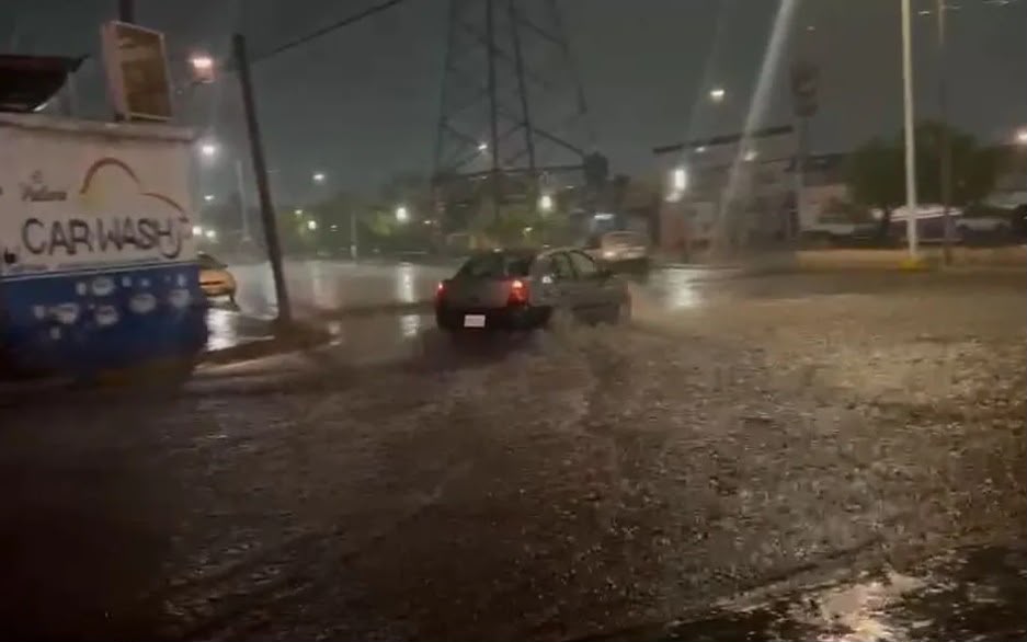 LLUVIAS EVIDENCIAN DE NUEVO LAS CARENCIAS DE LA INFRAESTRUCTURA URBANA CON OCHO PERSONAS RESCATADAS Y 52 VEHÍCULOS VARADOS