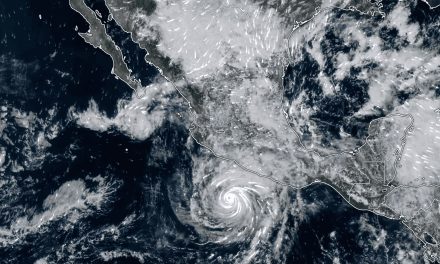 HURACÁN TRUDY SE ACERCA A LA COSTA OESTE-CENTRO DE MÉXICO CON VIENTOS DE 150 KM/H Y PROTECCIÓN CIVIL PIDE EXTREMAR PRECAUCIONES