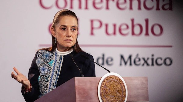 SHEINBAUM PIDE ATENDER DEMANDAS DEL IMSS TRAS PROTESTAS Y JUSTIFICA AUSENCIA DE ZOÉ ROBLEDO