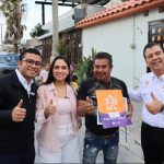 EUGENIO MONTIEL, MÓNICA OYERVIDES Y FÉLIX ARRATIA ENTREGAN ESCRITURAS A FAMILIAS DE MONTE KRISTAL