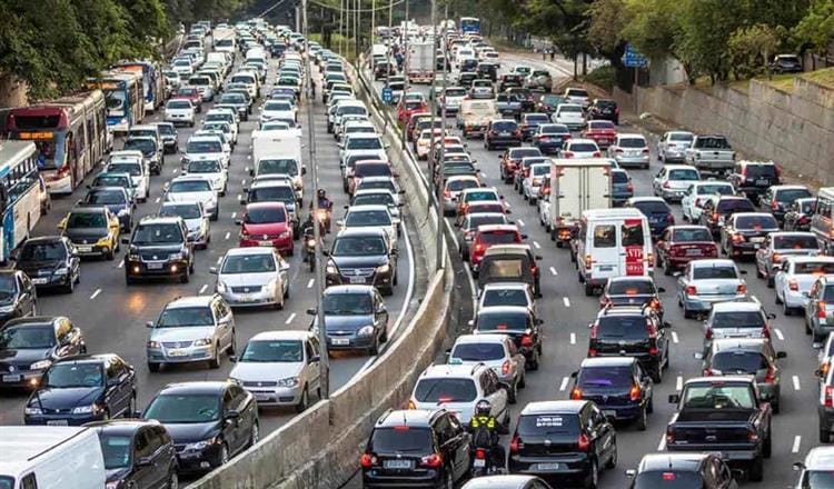 TRÁFICO VEHICULAR ROBA A LOS MEXICANOS 111 HORAS AL AÑO, IMCO