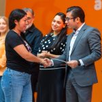 FÉLIX ARRATIA Y MÓNICA OYERVIDES ACERCAN APOYOS DEL PROGRAMA AYUDAMOS A LAS MUJERES EN JUÁREZ