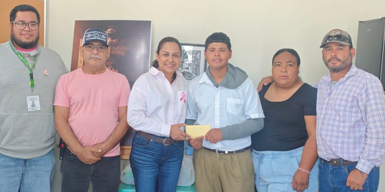 ADRIANA MARTÍNEZ RESPALDA A RICARDO MATA SANTOS RUMBO A COMPETENCIA INTERNACIONAL DE BÉISBOL