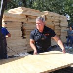 BALTAZAR MARTÍNEZ ENTREGA MADERA A FAMILIAS DE DOCTOR COSS