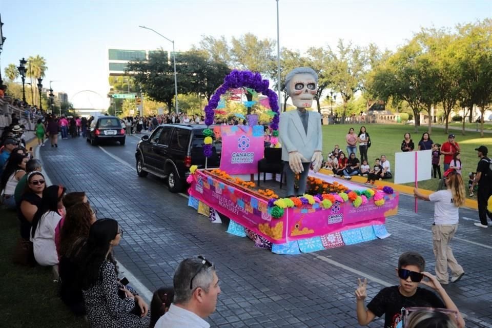 CATRINAS, MÚSICA Y CARROS ALEGÓRICOS: MONTERREY SE PREPARA PARA EL DESFILE DE CALAVERAS