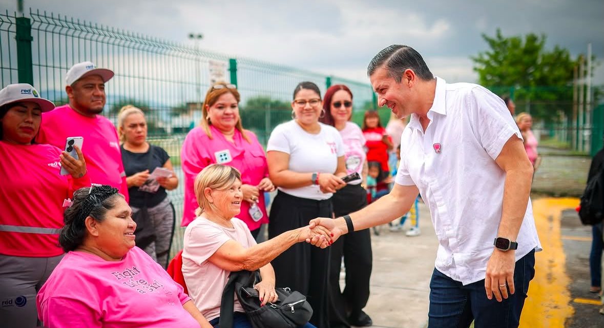 GERARDO DE LA MAZA ARRANCA CAMIÓN ROSA EN EL CARMEN PARA LLEVAR MENSAJE DE PREVENCIÓN A LAS MUJERES