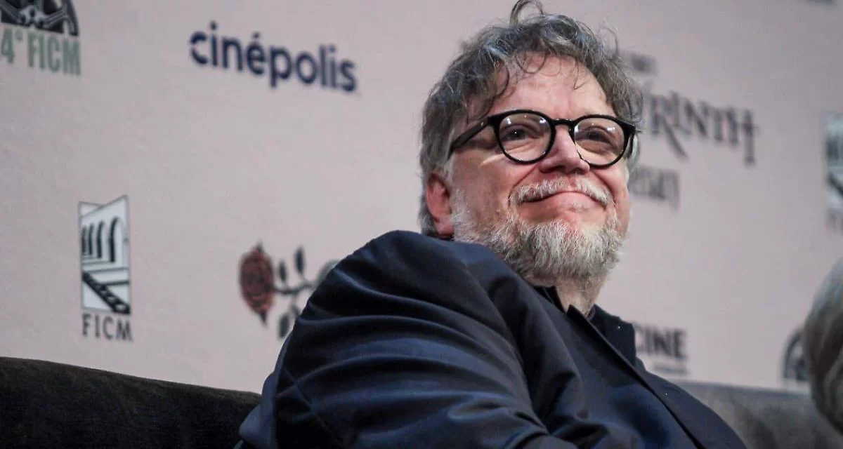 GUILLERMO DEL TORO ROMPE EN LLANTO EN MORELIA: “LE FALLAMOS A ESTA GENERACIÓN”