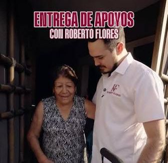 ROBERTO FLORES ACERCA APOYOS A VECINOS DEL DISTRITO 1