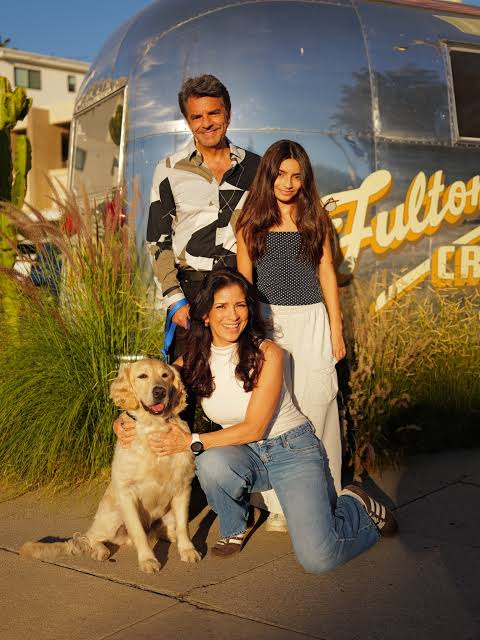 LA FAMILIA DERBEZ ADOPTA A KOBE, UN PERRO QUE LLEGA DESPUÉS DE LA PÉRDIDA DE FIONA