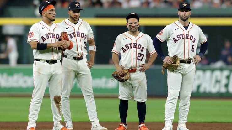 ASTROS RECIBEN ABUCHEOS Y JUEGAN ANTE UNA BAJA ENTRADA EN EL INICIO DE LOS PLAYOFFS