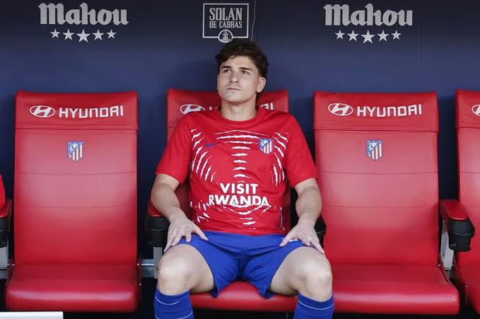 BARCELONA ES MULTADO POR NEGOCIAR CON JULIÁN ÁLVAREZ SIN AVISAR AL ATLÉTICO DE MADRID