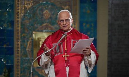 PAPA LEÓN XIV PIDE UNA IGLESIA QUE DIALOGUE CON LA CULTURA Y NO LE DÉ LA ESPALDA AL MUNDO
