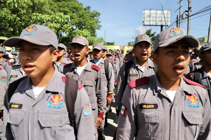 MÉXICO ENFRENTA EL RETO DE DESMILITARIZAR ESCUELAS