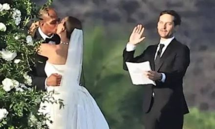 TOBEY MAGUIRE SORPRENDE EN HOLLYWOOD AL OFICIAR LA BODA DE SU EXESPOSA