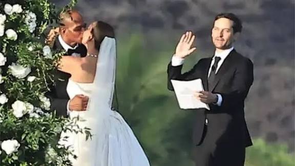 TOBEY MAGUIRE SORPRENDE EN HOLLYWOOD AL OFICIAR LA BODA DE SU EXESPOSA