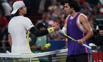 SORPRESA EN SHANGHÁI: ZIZOU BERGS ELIMINA A ALCARAZ Y ZVEREV ASEGURA EL NÚMERO UNO MUNDIAL