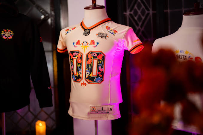 LA NFL SE VISTE DE DÍA DE MUERTOS CON UNA COLECCIÓN DISEÑADA POR TALENTO MEXICANO