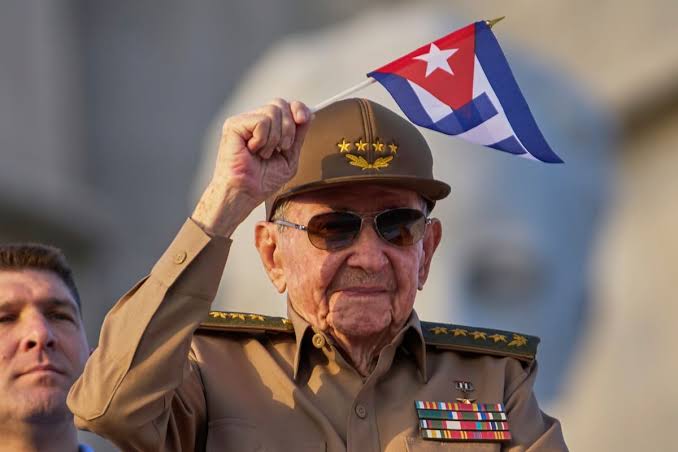 FLORIDA ORDENA ARRESTAR A RAÚL CASTRO POR LA MUERTE DE CUATRO PERSONAS EN 1996